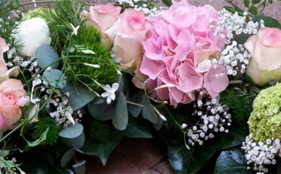 TRAUERFLORISTIK - Wir fertigen individuelle Kränze / Sträuße für Sie an!